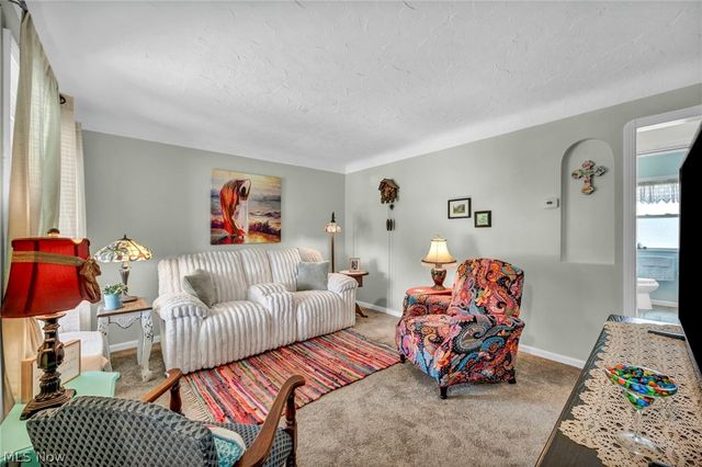 8006 Pinegrove Avenue, Parma, OH 44129