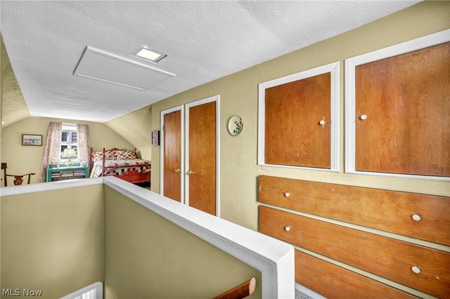 8006 Pinegrove Avenue, Parma, OH 44129