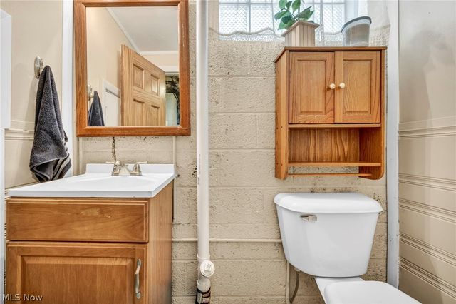 8006 Pinegrove Avenue, Parma, OH 44129