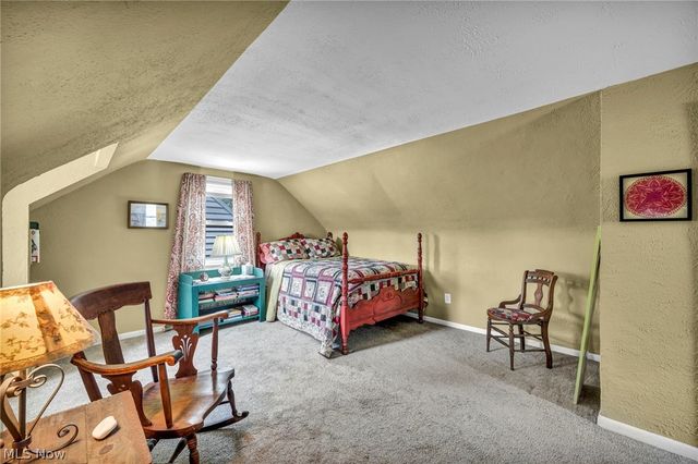 8006 Pinegrove Avenue, Parma, OH 44129
