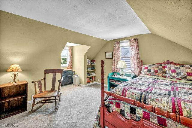 8006 Pinegrove Avenue, Parma, OH 44129