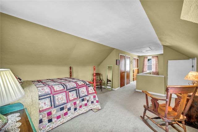 8006 Pinegrove Avenue, Parma, OH 44129