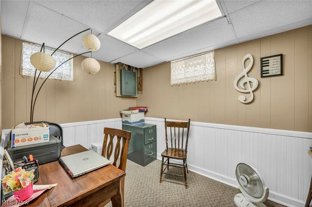 8006 Pinegrove Avenue, Parma, OH 44129