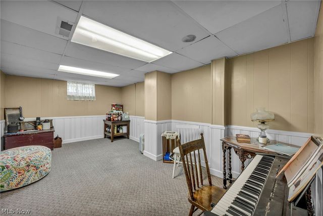 8006 Pinegrove Avenue, Parma, OH 44129