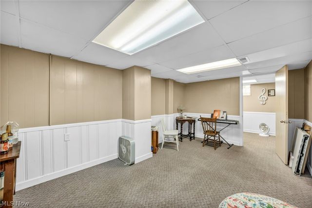 8006 Pinegrove Avenue, Parma, OH 44129
