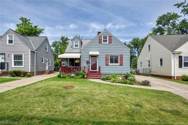 8006 Pinegrove Avenue, Parma, OH 44129