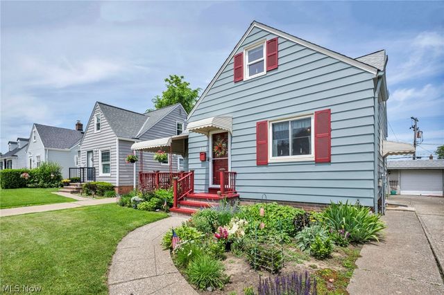 8006 Pinegrove Avenue, Parma, OH 44129