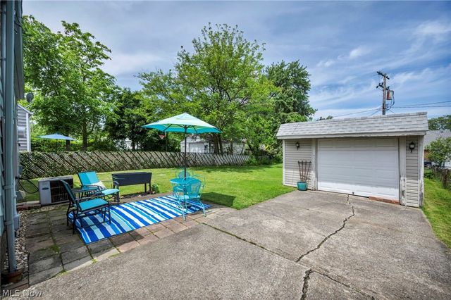 8006 Pinegrove Avenue, Parma, OH 44129