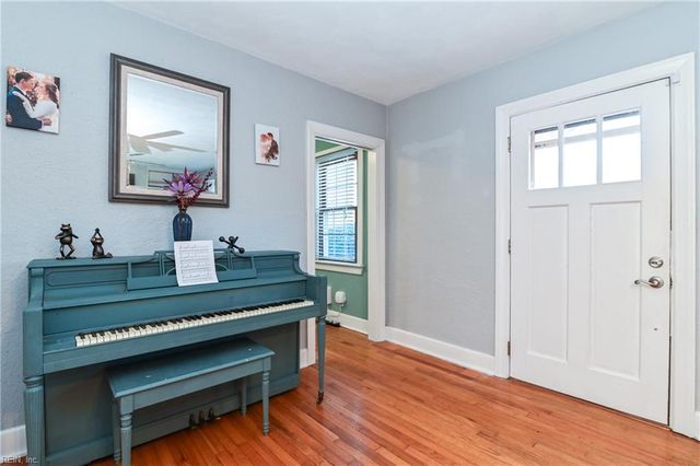 409 Kingsley LN, Norfolk, VA 23505