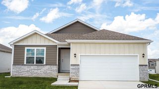 5537 N 186th Avenue, Elkhorn, NE 68022