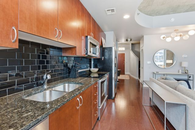 301 Demonbreun St Unit 907, Nashville, TN 37201