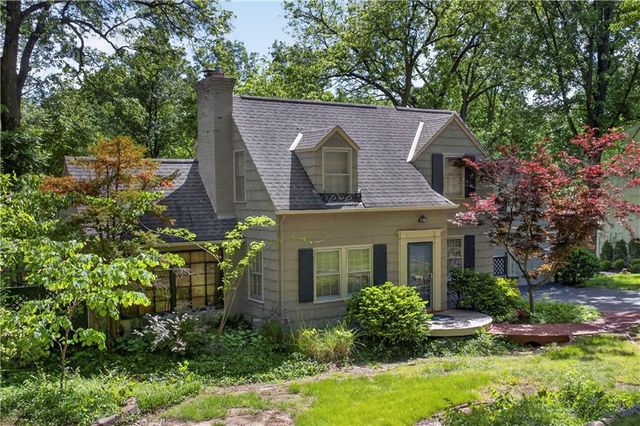 3701 Shawnee Mission Parkway, Fairway, KS 66205