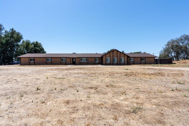 16448 Monreal Road, Madera, CA 93636