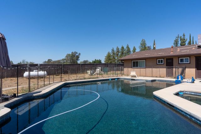 16448 Monreal Road, Madera, CA 93636