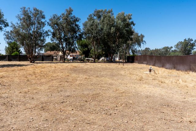 16448 Monreal Road, Madera, CA 93636