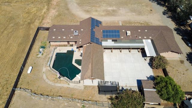 16448 Monreal Road, Madera, CA 93636