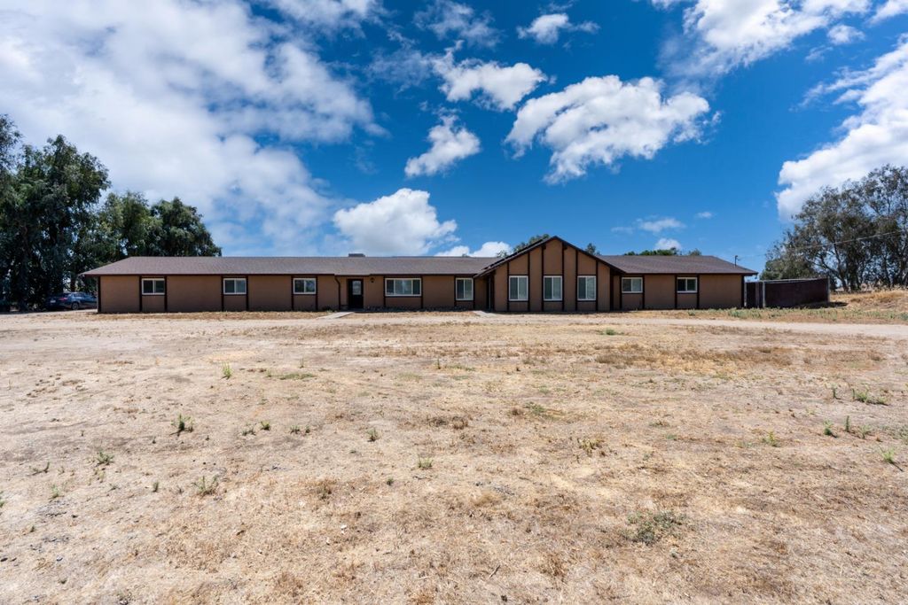 16448 Monreal Road, Madera, CA 93636