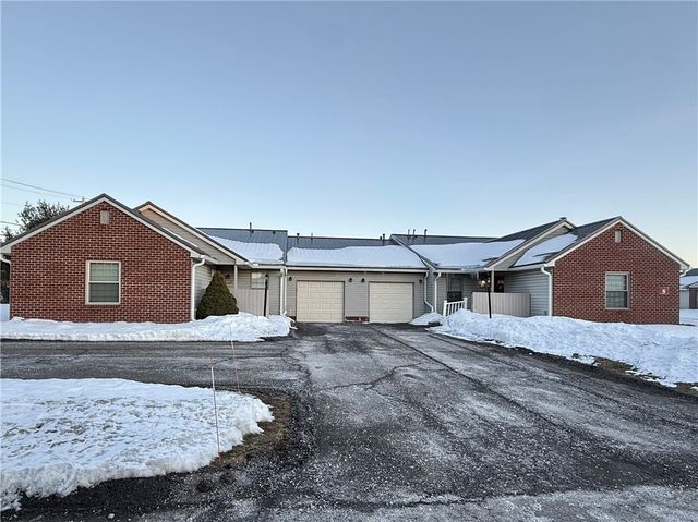 502 Brookstone Ct, Center Twp, PA 16001