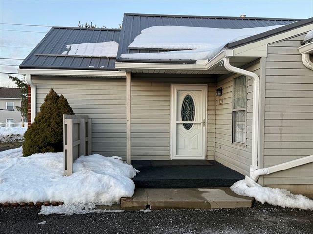 502 Brookstone Ct, Center Twp, PA 16001