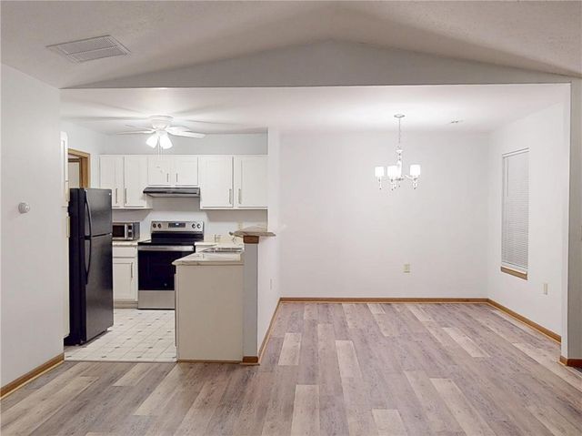 502 Brookstone Ct, Center Twp, PA 16001