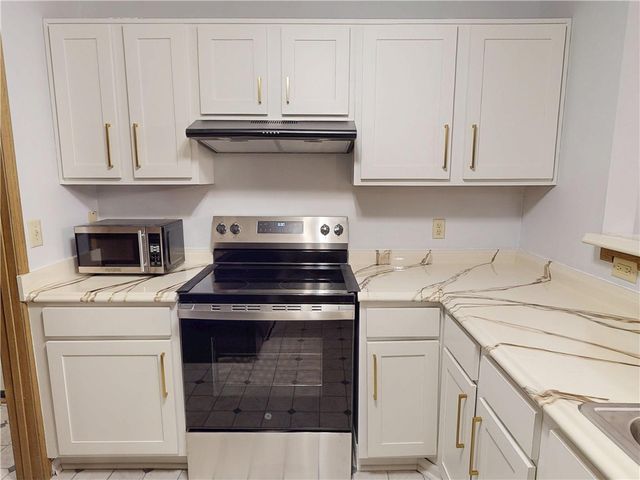 502 Brookstone Ct, Center Twp, PA 16001