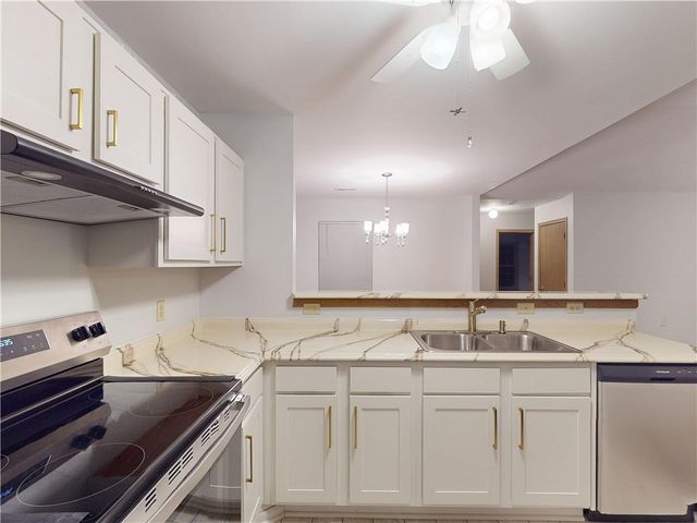 502 Brookstone Ct, Center Twp, PA 16001