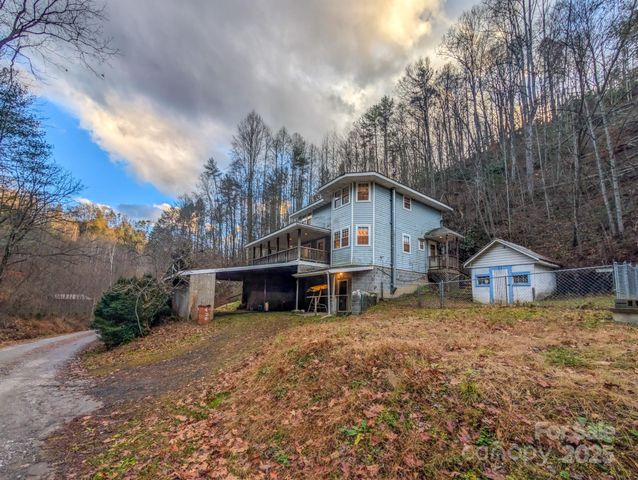 77 Griffith Branch Road, Green Mountain, NC 28740