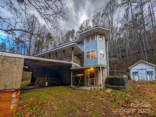77 Griffith Branch Road, Green Mountain, NC 28740