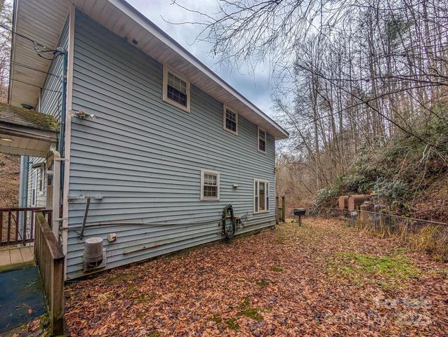 77 Griffith Branch Road, Green Mountain, NC 28740