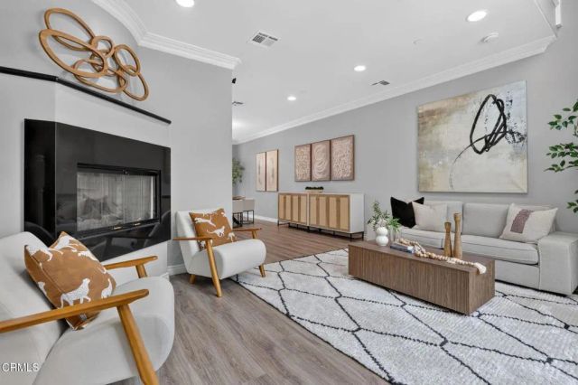270 E Glenarm Street 105, Pasadena, CA 91106