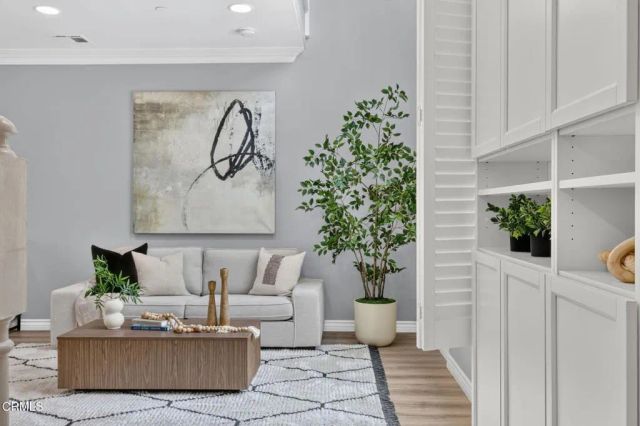 270 E Glenarm Street 105, Pasadena, CA 91106