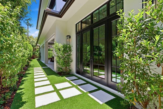 232 Linda Lane, West Palm Beach, FL 33405