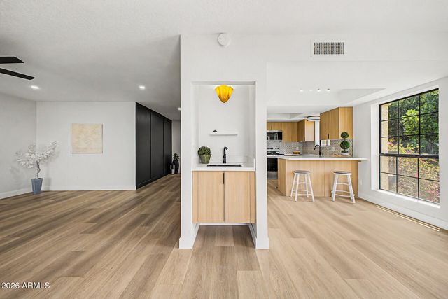 8202 N 21ST Drive B201, Phoenix, AZ 85021