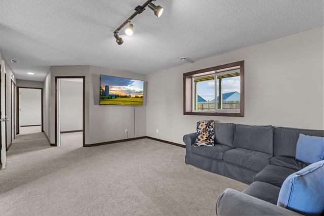 8522 Ebersole Avenue NE, Monticello, MN 55362