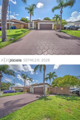 19573 NW 82nd Pl, Hialeah, FL 33015