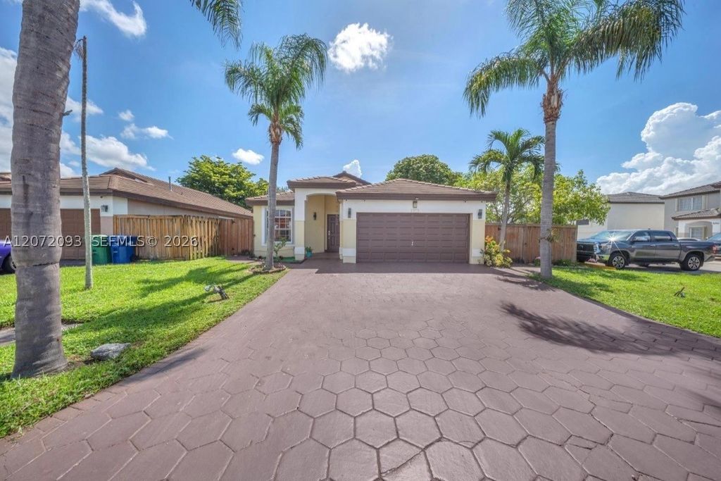 19573 NW 82nd Pl, Hialeah, FL 33015