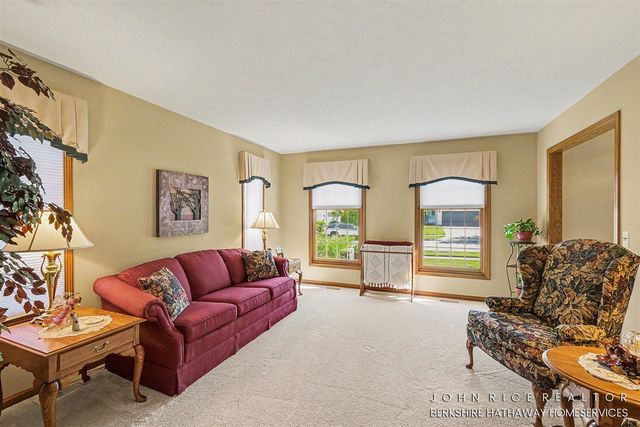 2276 Old Dominion Court, Kentwood, MI 49508