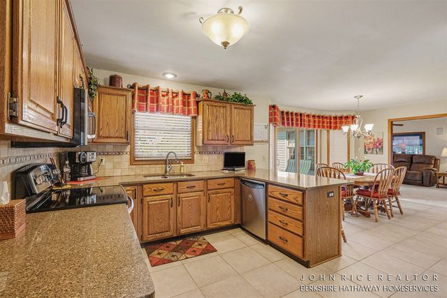 2276 Old Dominion Court, Kentwood, MI 49508