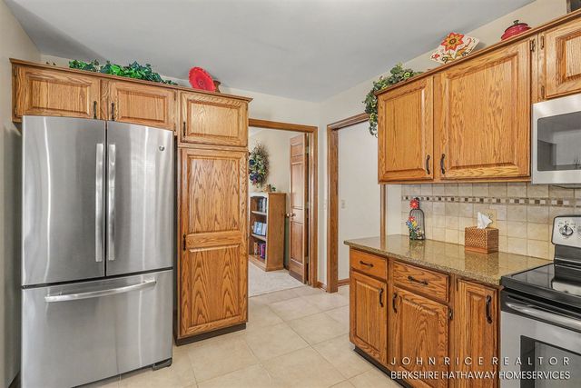 2276 Old Dominion Court, Kentwood, MI 49508