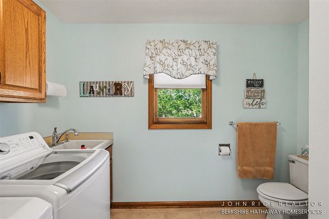 2276 Old Dominion Court, Kentwood, MI 49508