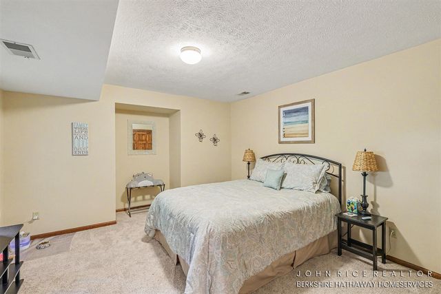 2276 Old Dominion Court, Kentwood, MI 49508
