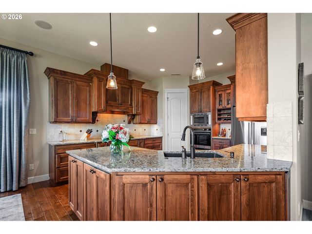 12481 Se VERLIE St, Happy Valley, OR 97086