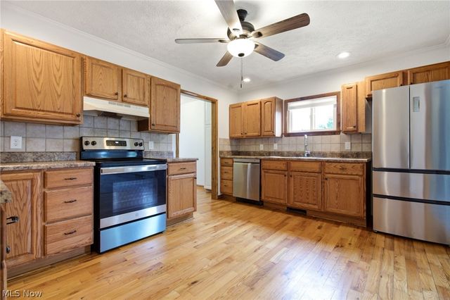 33749 Kenilworth Road, Eastlake, OH 44095