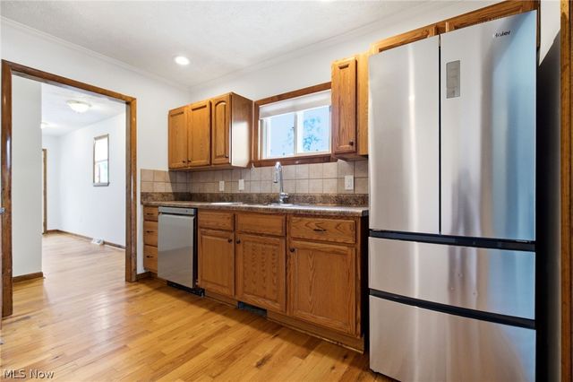 33749 Kenilworth Road, Eastlake, OH 44095