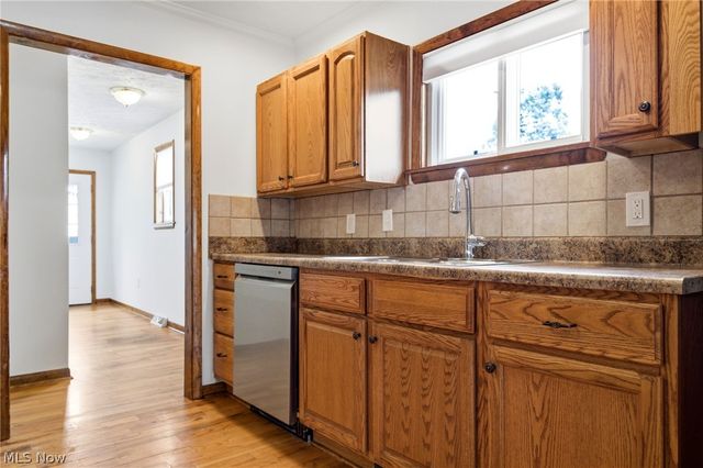 33749 Kenilworth Road, Eastlake, OH 44095