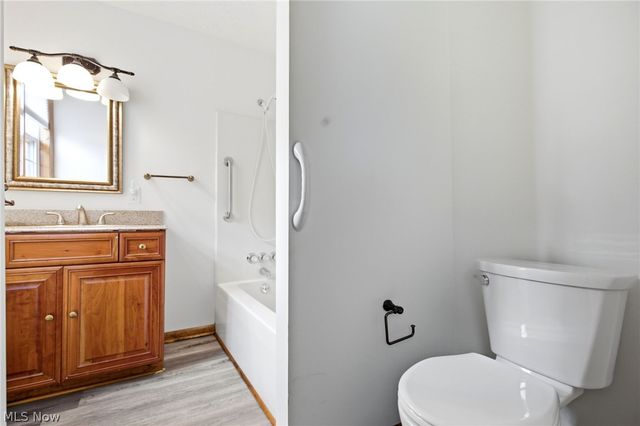 33749 Kenilworth Road, Eastlake, OH 44095
