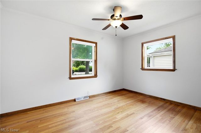 33749 Kenilworth Road, Eastlake, OH 44095