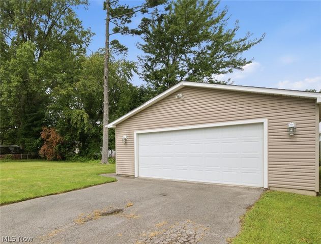 33749 Kenilworth Road, Eastlake, OH 44095