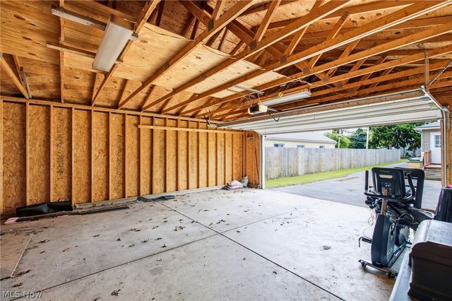 33749 Kenilworth Road, Eastlake, OH 44095