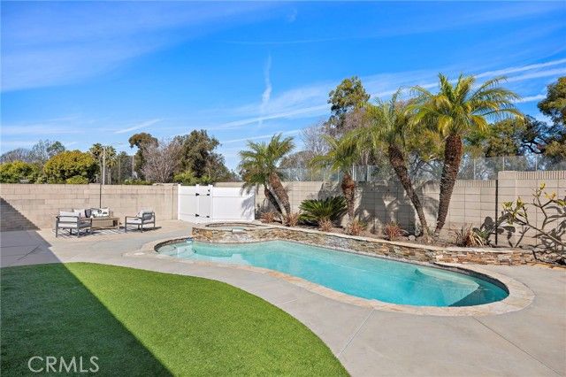 5711 Rogers Drive, Huntington Beach, CA 92649